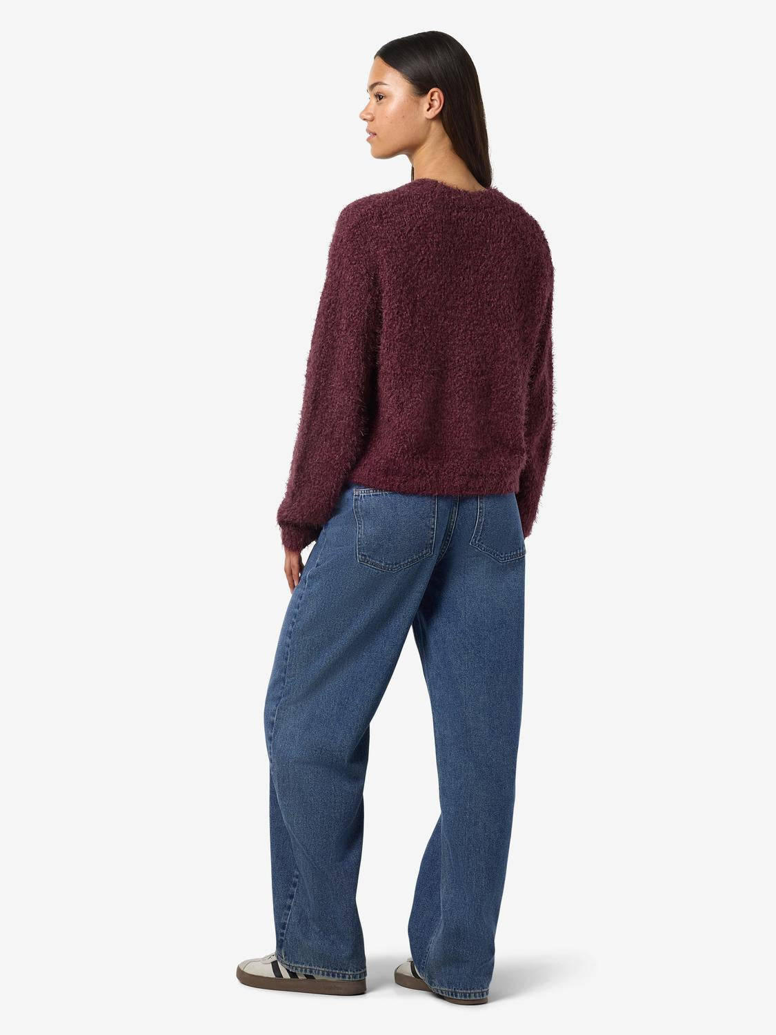 model_shot-front_full